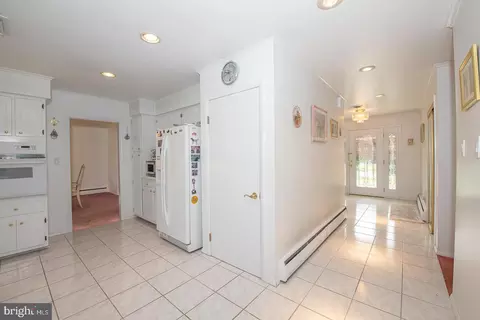 Entry Way - 1000 Beech Rd, Wallingford, PA 19086 photo 6 of 10