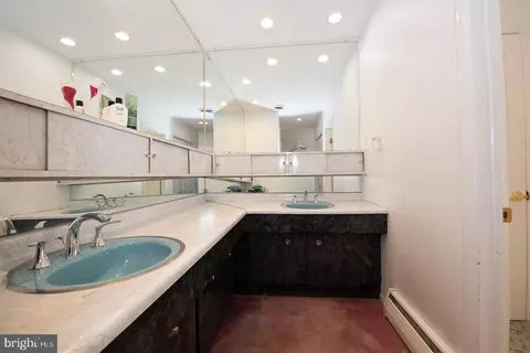 Bath - 1000 Beech Rd, Wallingford, PA 19086 photo 2 of 3