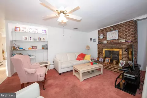 Living - 1000 Beech Rd, Wallingford, PA 19086 photo 6 of 6