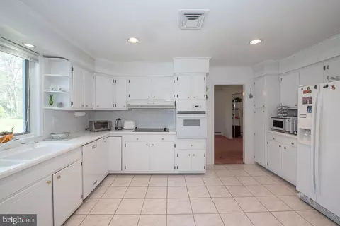 Kitchen - 1000 Beech Rd, Wallingford, PA 19086 photo 4 of 4