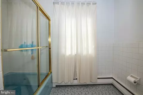 Bath - 1000 Beech Rd, Wallingford, PA 19086 photo 3 of 3