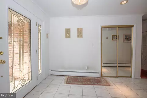 Entry Way - 1000 Beech Rd, Wallingford, PA 19086 photo 2 of 10