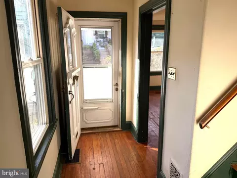 Entry Way - 256 N Aberdeen Ave, Wayne, PA 19087 photo 1 of 3