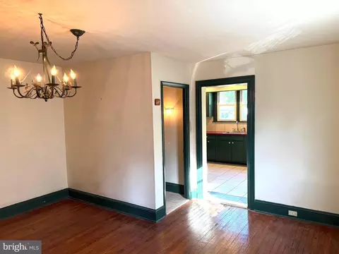 Entry Way - 256 N Aberdeen Ave, Wayne, PA 19087 photo 2 of 3