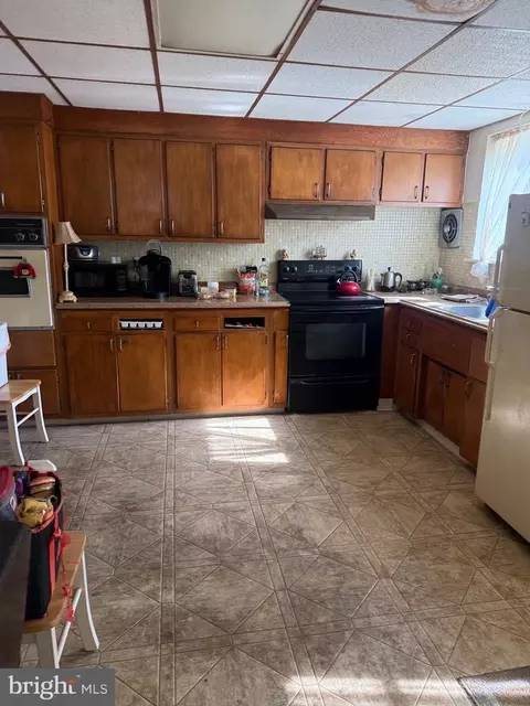 Kitchen - 5 Ardmore Ave, Darby, PA 19082 photo 2 of 3
