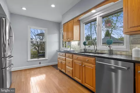 Kitchen - 421 Saint Davids Rd, Wayne, PA 19087 photo 4 of 4