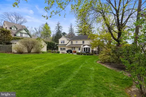 Exterior - 421 Saint Davids Rd, Wayne, PA 19087 photo 4 of 8