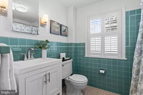 Bath - 421 Saint Davids Rd, Wayne, PA 19087 photo 2 of 2