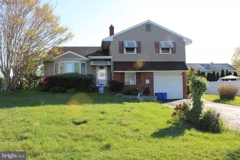 2203 Clover Dr, Broomall, PA 19008