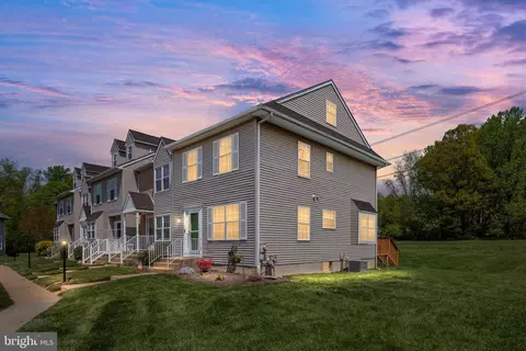 88 Louis James Ct, Aston, PA 19014