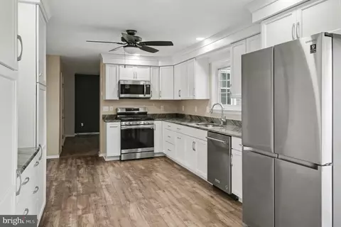 Kitchen - 4016 Washington Dr, Ogden, PA 19061 photo 2 of 4