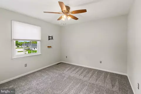 Bedroom - 4016 Washington Dr, Ogden, PA 19061 photo 8 of 9