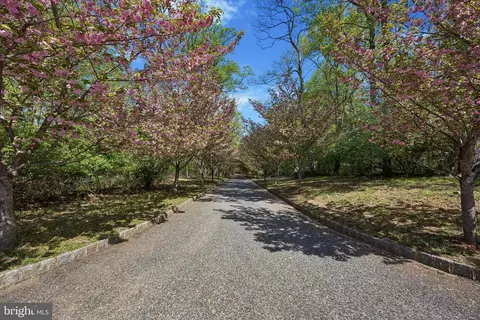 3882 Gradyville Rd, Newtown Square, PA 19073