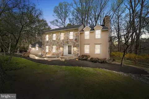 1 Ardmoor Ln, Chadds Ford, PA 19317