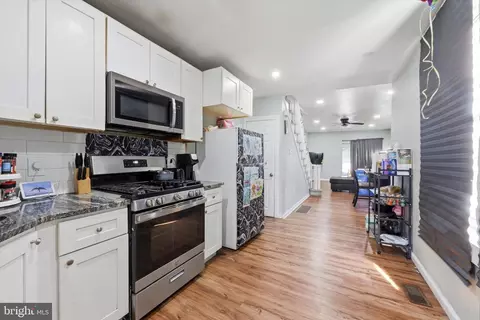 Entry Way - 1121 E 11th St, Eddystone, PA 19022 photo 5 of 7