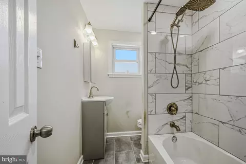 Bath - 630 Taylor Ave, Linwood, PA 19061 photo 1 of 3