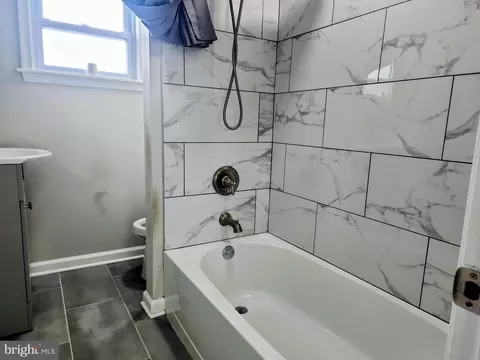 Bath - 630 Taylor Ave, Linwood, PA 19061 photo 2 of 3