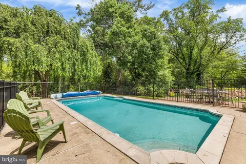 Exterior - 401 N Rolling Rd, Springfield, PA 19064 photo 8 of 23