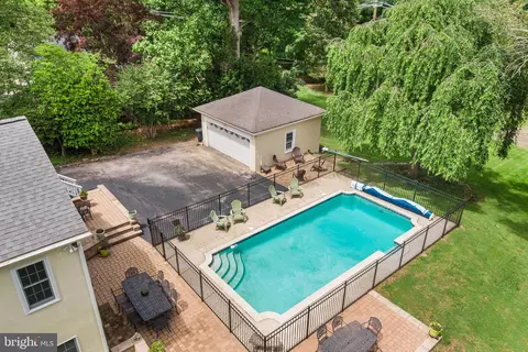 Exterior - 401 N Rolling Rd, Springfield, PA 19064 photo 17 of 23