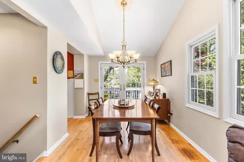 Dining - 401 N Rolling Rd, Springfield, PA 19064 photo 3 of 4