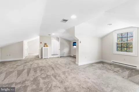 Entry Way - 401 N Rolling Rd, Springfield, PA 19064 photo 5 of 5