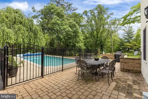 Exterior - 401 N Rolling Rd, Springfield, PA 19064 photo 6 of 23