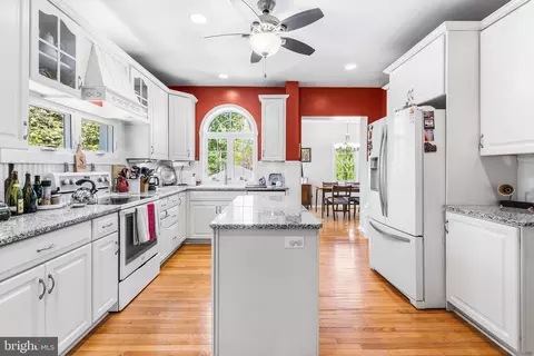 Kitchen - 401 N Rolling Rd, Springfield, PA 19064 photo 2 of 4