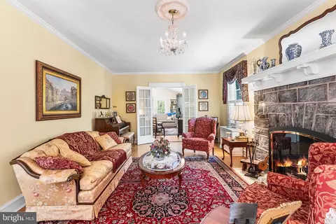 Living - 401 N Rolling Rd, Springfield, PA 19064 photo 2 of 3