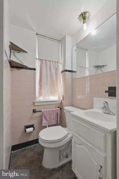 Bath - 230 Windsor Ave, Darby, PA 19082 photo 1 of 3