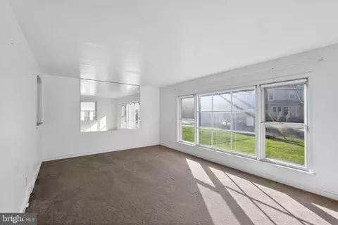 Living - 230 Windsor Ave, Darby, PA 19082 photo 5 of 5