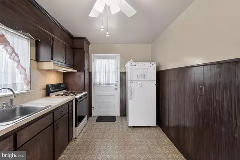 Entry Way - 230 Windsor Ave, Darby, PA 19082 photo 1 of 4