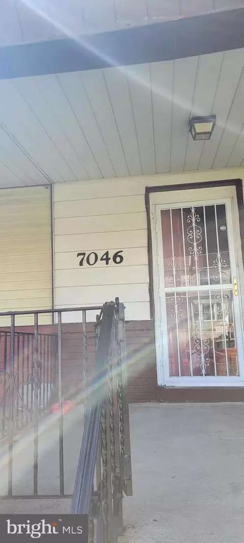 7046 Clover Ln, Darby, PA 19082