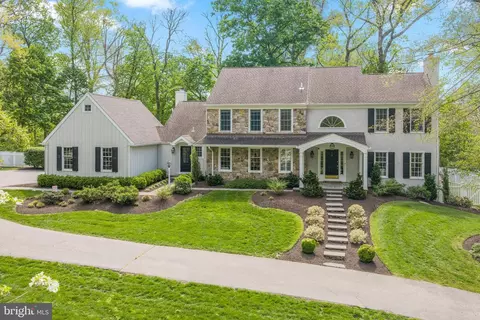 725 S Roberts Rd, Bryn Mawr, PA 19010