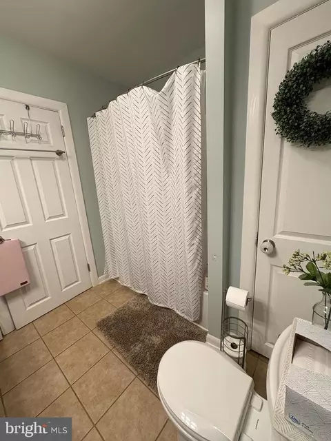Bath - 3608 Williamson Ave, Brookhaven, PA 19015 photo 3 of 3