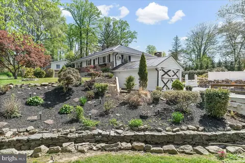 225 Chestnut St, Newtown Square, PA 19073