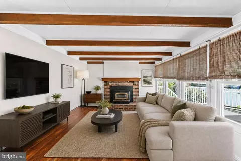 225 Chestnut St, Newtown Square, PA 19073