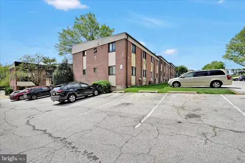 100 E Glenolden Ave #P12, Glenolden, PA 19036