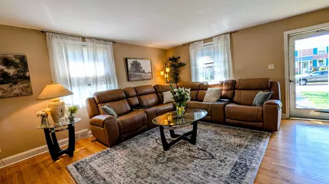 Living - 89 Worrell, Springfield, PA 19064 photo 3 of 4
