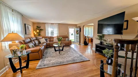 Living - 89 Worrell, Springfield, PA 19064 photo 4 of 4