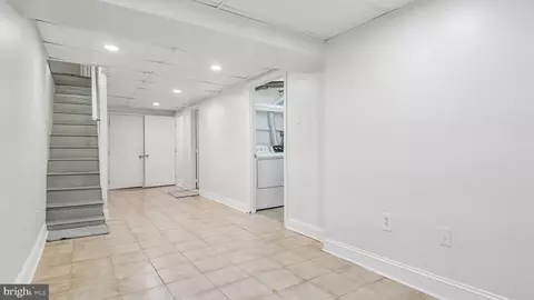 Entry Way - 246 Wembly Rd, Darby, PA 19082 photo 6 of 7