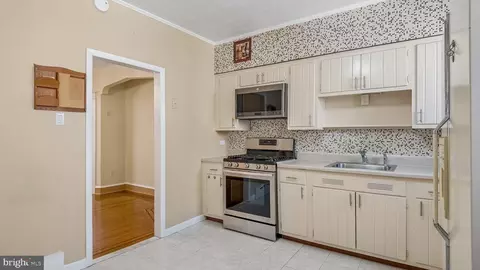 Entry Way - 246 Wembly Rd, Darby, PA 19082 photo 4 of 7