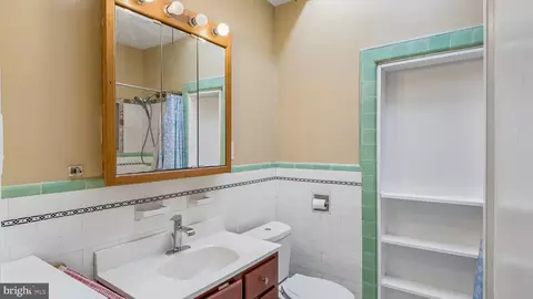 Bath - 246 Wembly Rd, Darby, PA 19082 photo 1 of 4