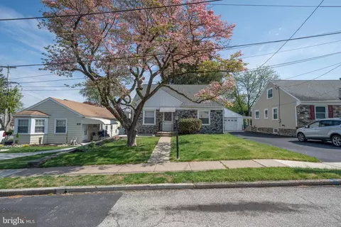 1305 Center Rd, Drexel Hill, PA 19026