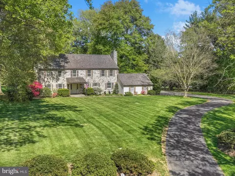 7 Locust Ln, Rose Valley, PA 19086