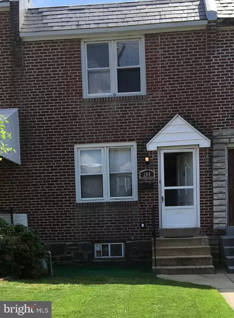 208 Golf Rd, Darby, PA 19023