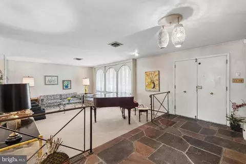 7 Arthur Ct, Wallingford, PA 19086
