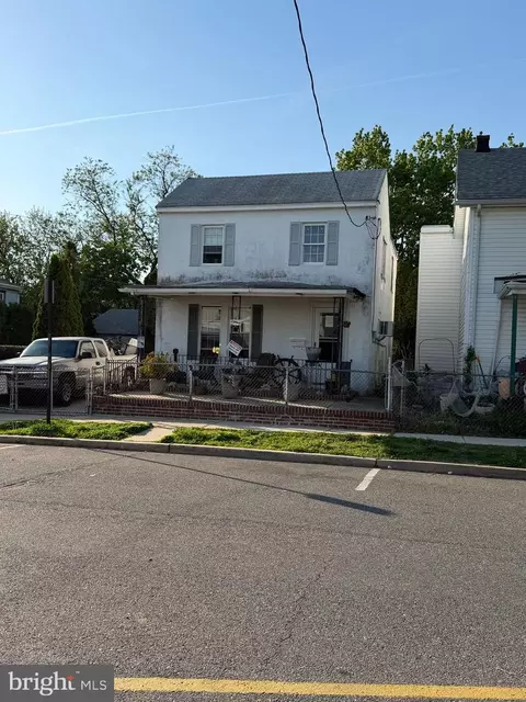 4 W 9th St, Marcus Hook, PA 19061 photo 2