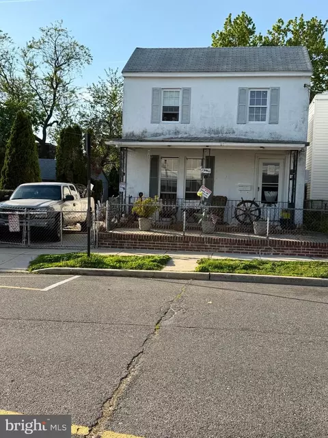 4 W 9th St, Marcus Hook, PA 19061