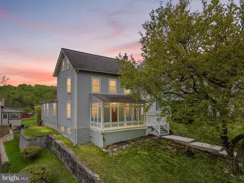 10 Convent Rd, Aston, PA 19014