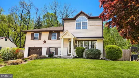 12 Cheshire Cir, Broomall, PA 19008